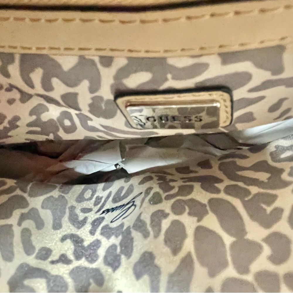 Guess Handbag - Picture 8 of 9